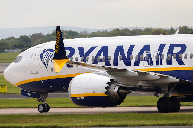 Avion-de-ligne-Ryanair-met-fin-a-trois-liaisons-avec