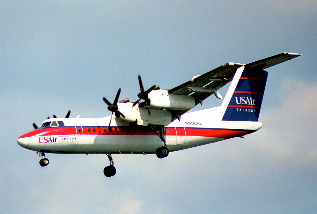 Usair Express DHC-7-102 Dash 7; N900ha @ dca; 19.07.1995